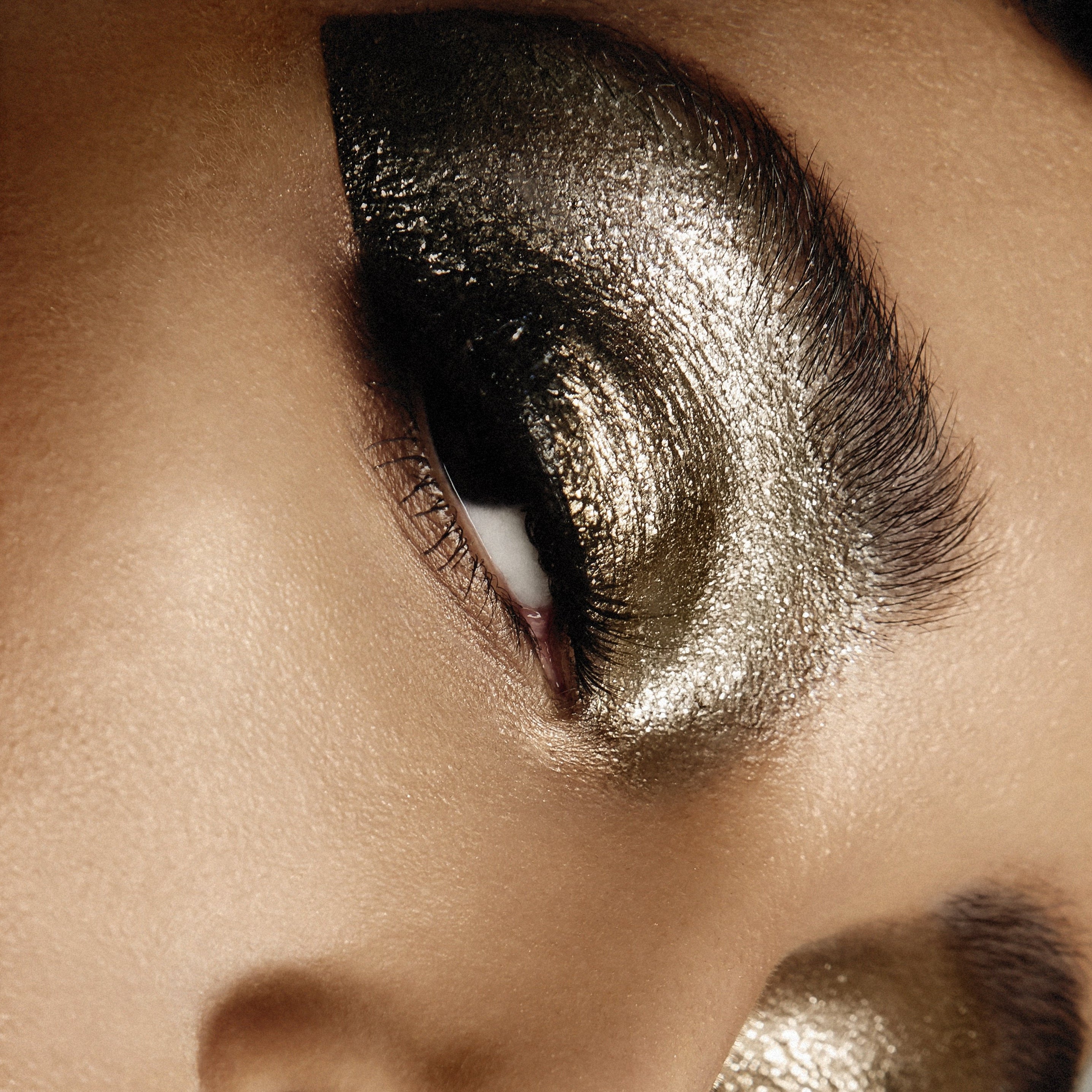 metallic gold eye makeup