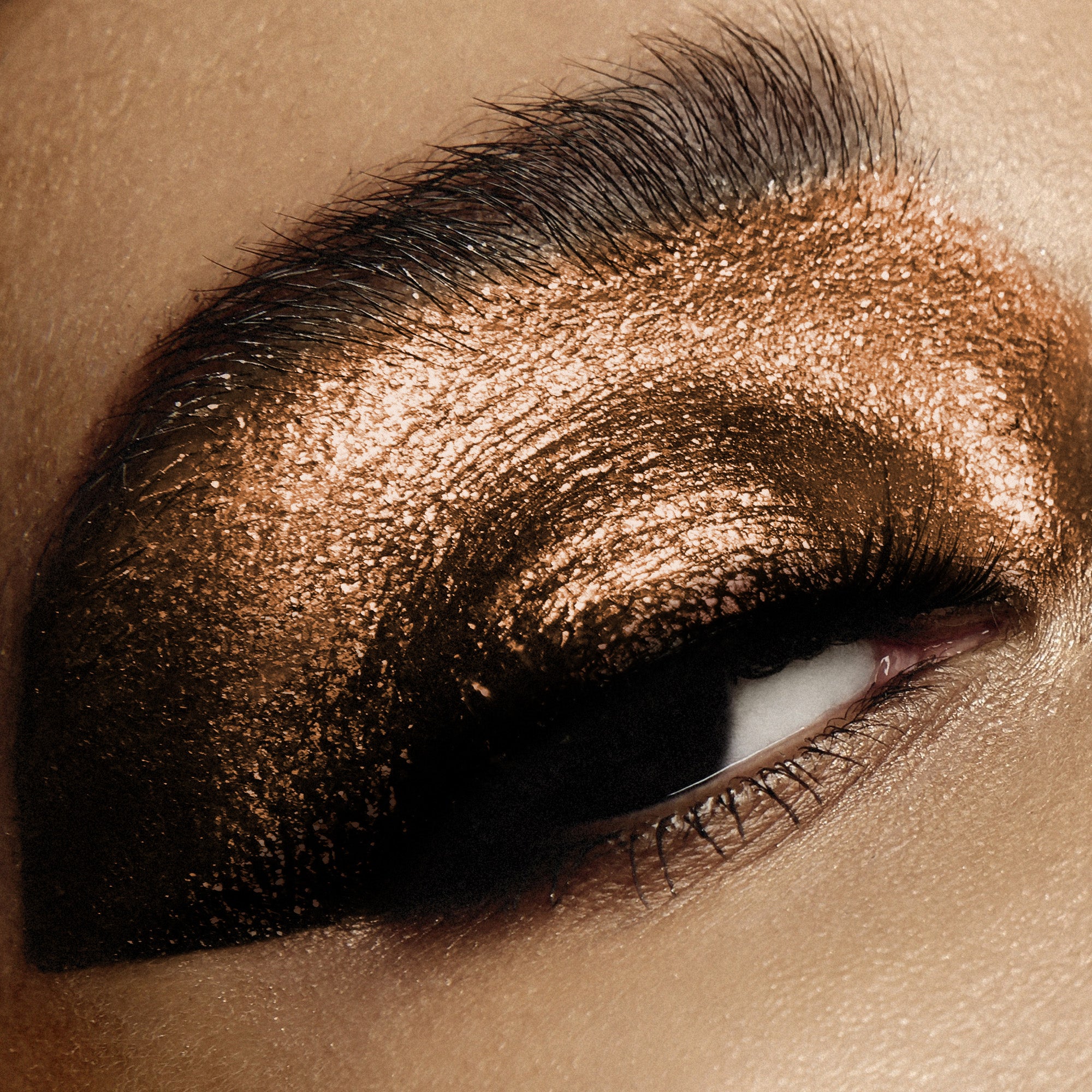 Makeup With Metallic Eyeshadow EYE/DAZZLE: Natural Liquid Metallic